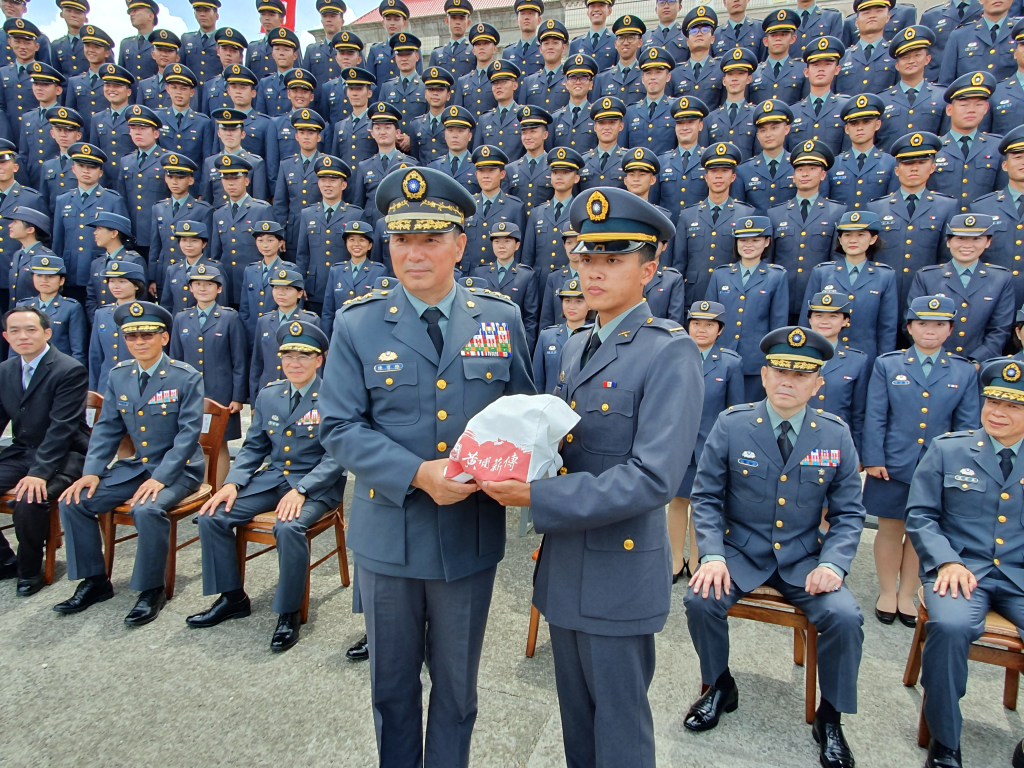 陸軍軍官學校畢業生準備迎接新階段